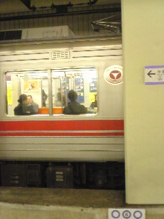 2000���Ă���[